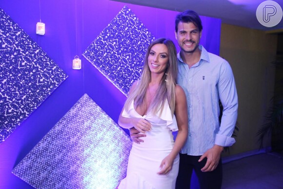 Nicole Bahls e seu noivo, Marcelo Bimbi, estavam na lista de convidados de Adriana