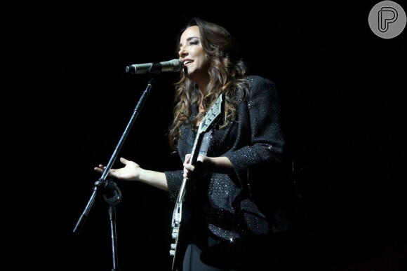 Ana Carolina apresentou o show '#AC' nesta sexta-feira no Rio de Janeiro e contou com famosos na plateia, em 7 de fevereiro de 2014