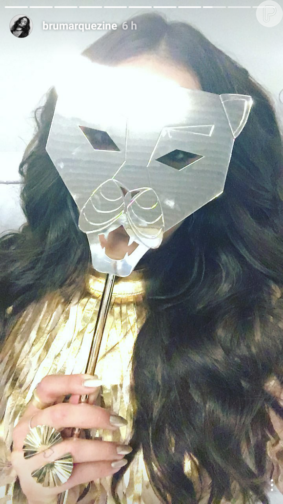 Bruna Marquezine brincou com máscara de Leão antes do Baile da Vogue