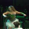 Daniela Mercury dança no palco do show