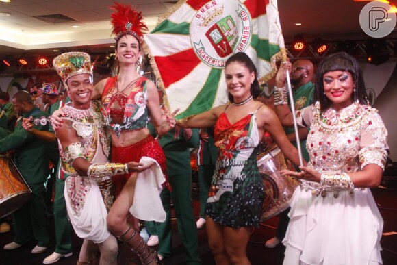Paloma Bernardi e Luciana Gimenez caem no samba na feijoada da Grande Rio, no hotel Royal Tulip