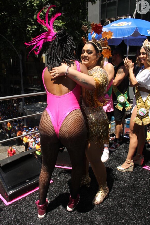 Bloco da Preta reune Ludmilla, Fernanda Souza, Carolina Dieckmann, Letícia Lima e mais famosos no trio, que atraiu uma multidão de pessoas pelas ruas do Centro do Rio de Janeiro, na manhã deste domingo, 19 de fevereiro de 2017