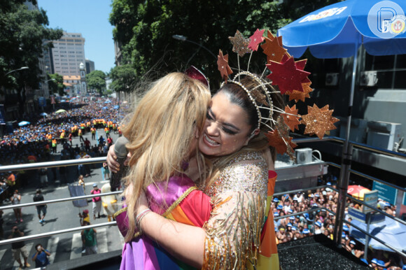 Bloco da Preta reune Ludmilla, Fernanda Souza, Carolina Dieckmann, Letícia Lima e mais famosos no trio, que atraiu uma multidão de pessoas pelas ruas do Centro do Rio de Janeiro, na manhã deste domingo, 19 de fevereiro de 2017
