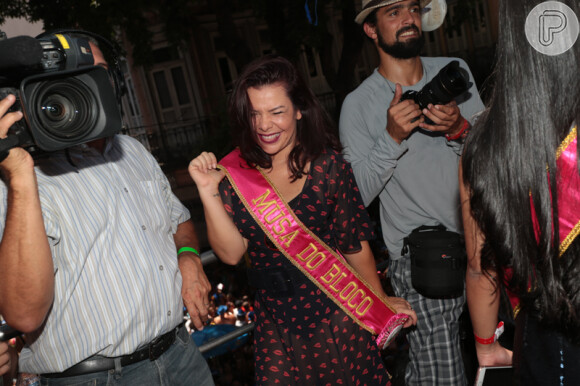 Bloco da Preta reune Ludmilla, Fernanda Souza, Carolina Dieckmann, Letícia Lima e mais famosos no trio, que atraiu uma multidão de pessoas pelas ruas do Centro do Rio de Janeiro, na manhã deste domingo, 19 de fevereiro de 2017
