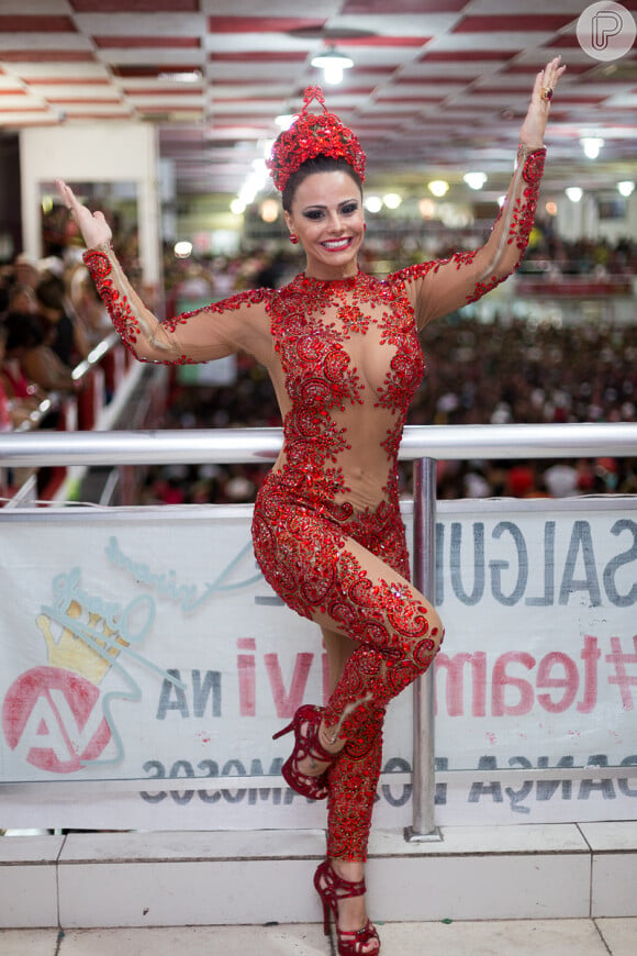 Viviane Araújo escolheu o pole dance para ajudar a tornear os músculos