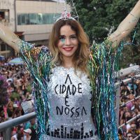 De maiô, Leandra Leal e Alessandra Negrini exibem boa forma em bloco de Carnaval