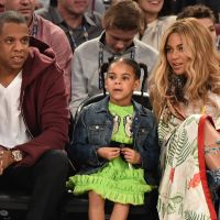 Grávida de gêmeos, Beyoncé leva a filha, Blue Ivy, para jogo de basquete. Fotos!