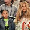 Beyoncé, grávida de gêmeos, levou a filha, Blue Ivy, em jogo de basquete, na noite deste domingo, 19 de fevereiro de 2017
