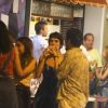 Paolla Oliveira namorou o diretor, Rogério Gomes, em barzinho da Gávea, Zona Sul do Rio de Janeiro, na noite desta segunda-feira, 20 de fevereiro de 2017