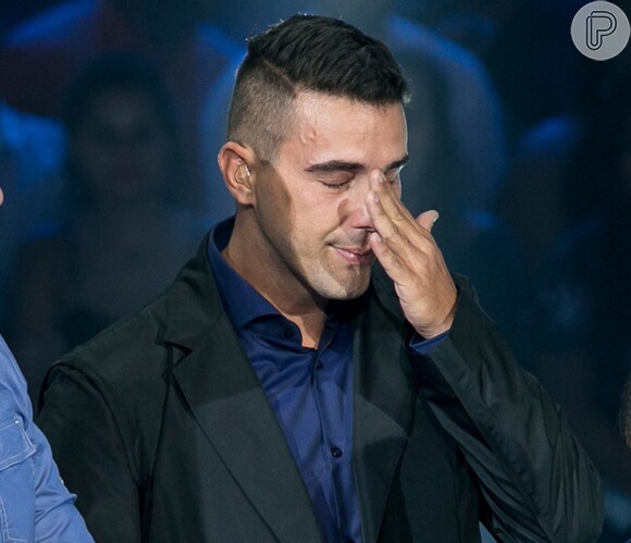 André Marques não segurou a emoção e caiu no choro durante o 'The Voice Kids', no dia 19 de fevereiro de 2017