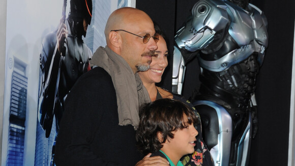 Diretor José Padilha lança remake de 'RoboCop' ao lado da família, em Hollywood