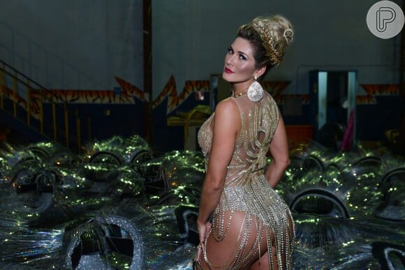 Lívia Andrade se mostrou ansiosa para desfilar na Avenida: 'Vem, Carnaval! Ansiedade, correria, loucuras... Tudo vale muito a pena'