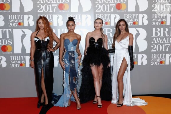 Veja fotos dos looks das integrantes do grupo Little Mix e mais famosas no tapete vermelho do BRIT Awards 2017, em Londres, na Inglaterra, na noite desta quarta-feira, 22 de fevereiro de 2017