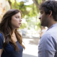 'A Lei do Amor': Tiago pressiona Marina ao vê-la chorar por Élio. 'Isabela?'