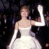 Em 1992, Geena Davis usou um vestido bastante duvidoso com a cauda coberta por babados