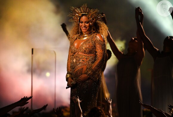 Grávida de gêmeos, Beyoncé cancelou show no Festival de música Coachella