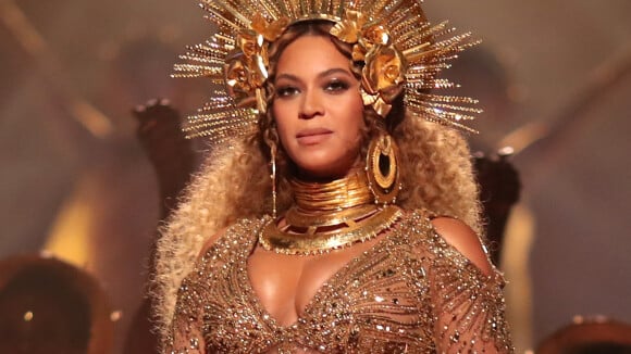Beyoncé, grávida de gêmeos, não vai cantar no Coachella: 'Conselho dos médicos'
