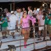 Ivete Sangalo usa body rosa para fazer estreia no Carnaval 2017 da Bahia: 'Doce'