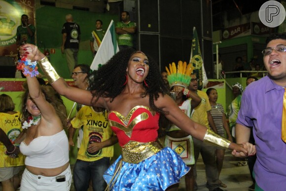 Cris Vianna se esbaldou na quadra da Imperatriz, em Ramos, Zona Norte do Rio de Janeiro