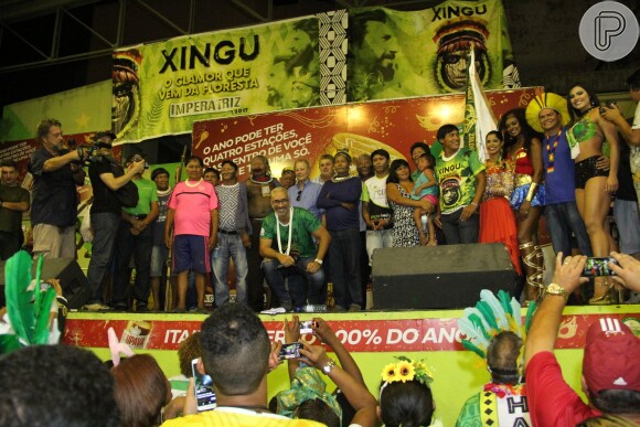 Cris Vianna usou fantasia de Mulher-Maravilha no último ensaio da Imperatriz Leopoldinense para o carnaval, na noite desta quinta-feira, 23 de fevereiro de 2017