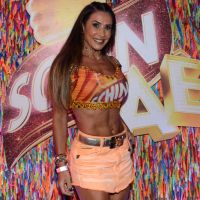 Scheila Carvalho, sarada, exibe barriga sequinha no Carnaval em Salvador. Fotos!