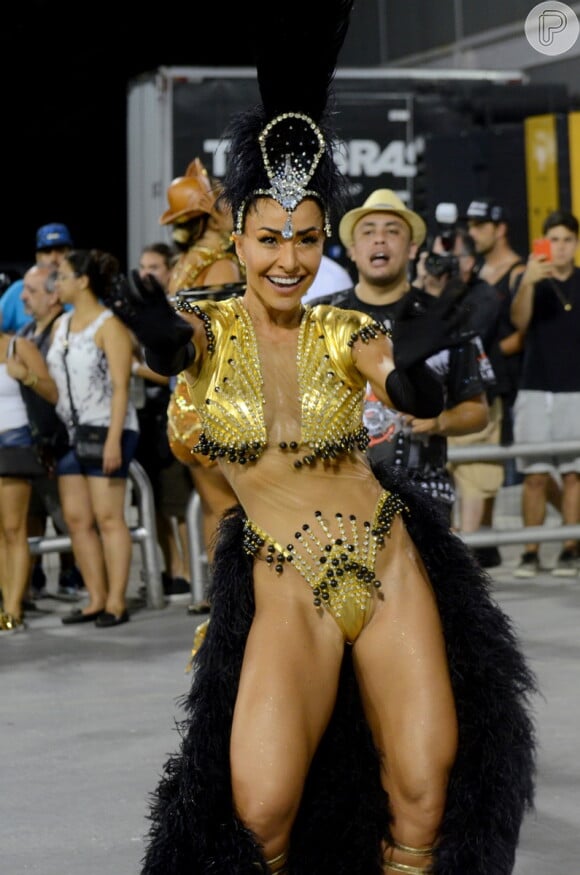 A apresentadora Sabrina Sato revelou que chega a desembolsar R$ 150 mil com fantasias para o Carnaval