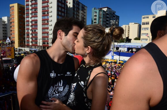 Teve repeteco de beijo na boca para o casal Juliana Paiva e Juliano Laham