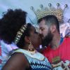 Cacau Protásio beijou Janderson Pires em camarote na madrugada desta terça-feira, 28 de fevereiro de 2017