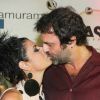 Fernanda Abreu e Tuto Ferraz se beijaram em camarote na madrugada desta terça-feira, 28 de fevereiro de 2017
