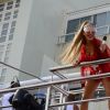 Claudia Leitte usa body sexy de salva-vidas em Salvador nesta sexta-feira, dia 24 de fevereiro de 2017