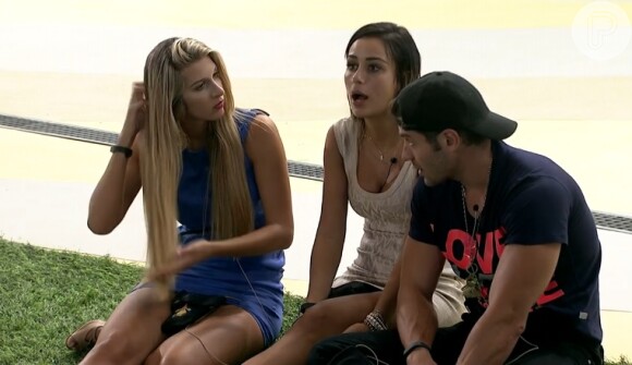 Em conversa com Roni e Tatiele, Letícia critica atitudes Franciele no 'BBB 14': 'Reclama o tempo inteiro'