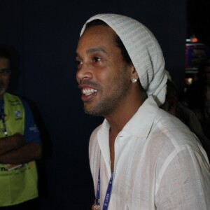 Ronaldinho Gaúcho virou piada na web neste domingo, 26 de fevereiro de 2017