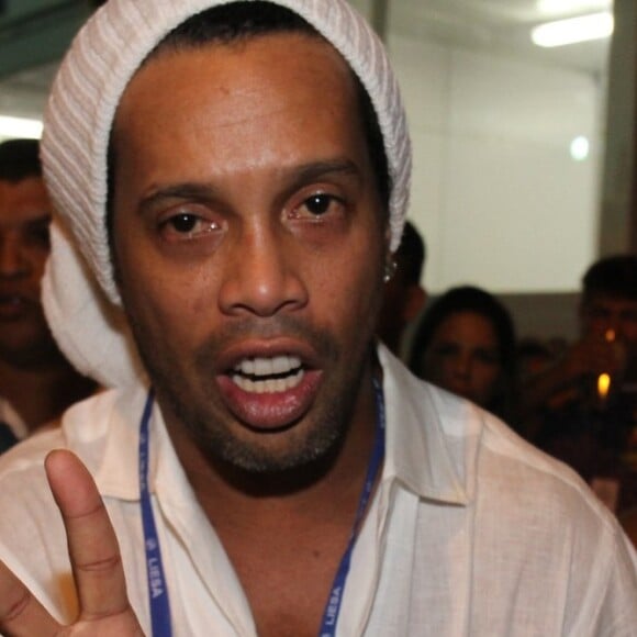 Ronaldinho Gaúcho virou piada na web neste domingo, 26 de fevereiro de 2017
