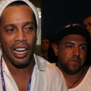 Ronaldinho Gaúcho virou piada na web neste domingo, 26 de fevereiro de 2017