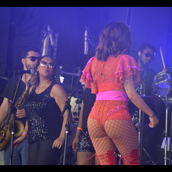 Anitta faz show no Carnaval de Olinda, em Pernambuco