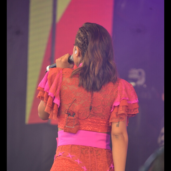 Anitta faz show no Carnaval de Olinda, em Pernambuco