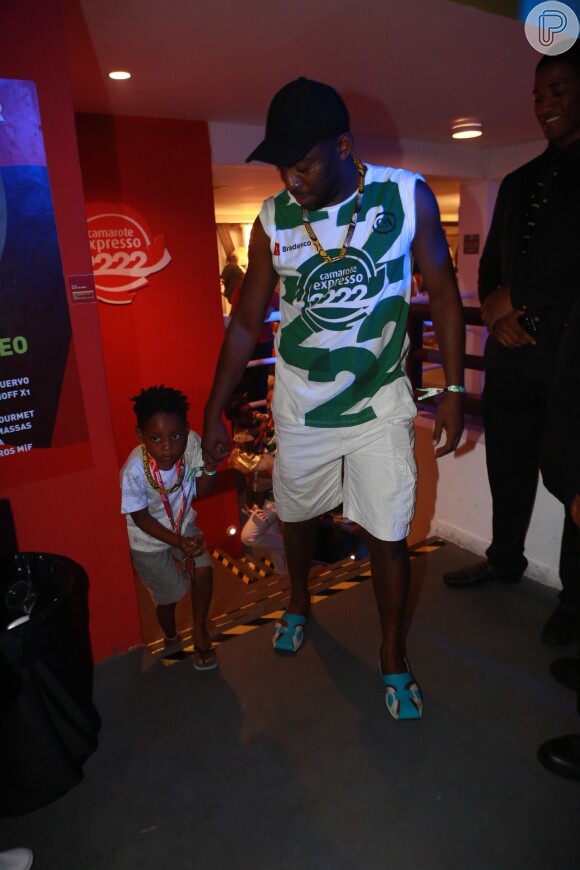 Taís Araújo e Lázaro Ramos levaram os dois filhos, João Vicente e Maria Antônia, para curtirem o carnaval de Salvador no camarote Expresso 2222, neste domingo, 26 de fevereiro de 2017