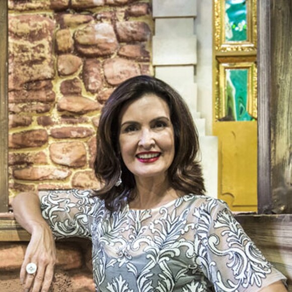 Fatima Bernardes questionou carnavalesco da Paraíso da Tuiuti sobre acidente, mas ele não sabia do ocorrido: 'É claro que a gente tem que perguntar para você se você sabe do acidente com o carro'