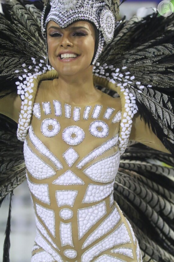Rainha de bateria da Grande Rio, Paloma Bernardi desfilou pela escola de Caxias neste domingo, 26 de fevereiro de 2017