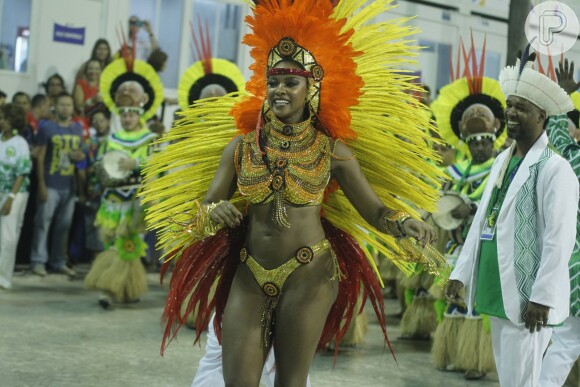 'O carnaval não é minha profissão, é minha paixão. Vivo cada desfile como se fosse o primeiro', contou Cris Vianna