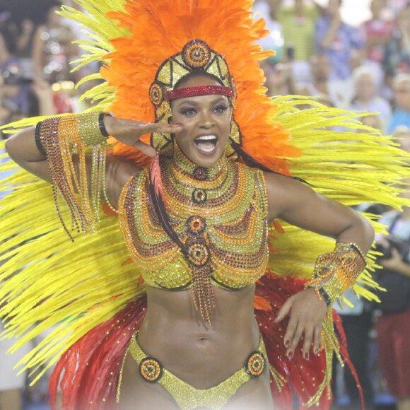 Cris Vianna se despende do posto de rainha de bateria da Imperatriz Leopoldinense no Carnaval 2017