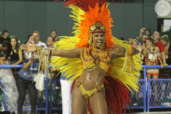 Cris Vianna brilha na Avenida em seu desfile de despedida como rainha de bateria da Imperatriz no Carnaval 2017