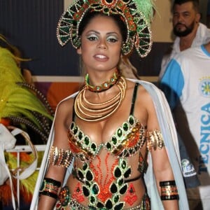 Musa da Vila Isabel, Lexa apostou em uma fantasia com pedrarias e multicolorida