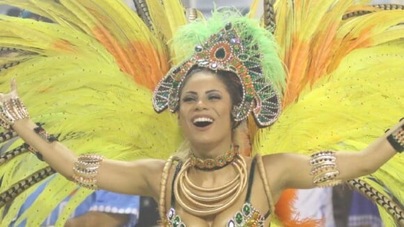 Lexa estreia no Carnaval sem o noivo, Mc Guimê: 'Ele não viu minha roupa'