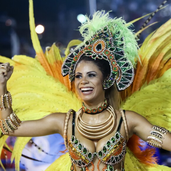 Cantora Lexa desfila no Carnaval 2017