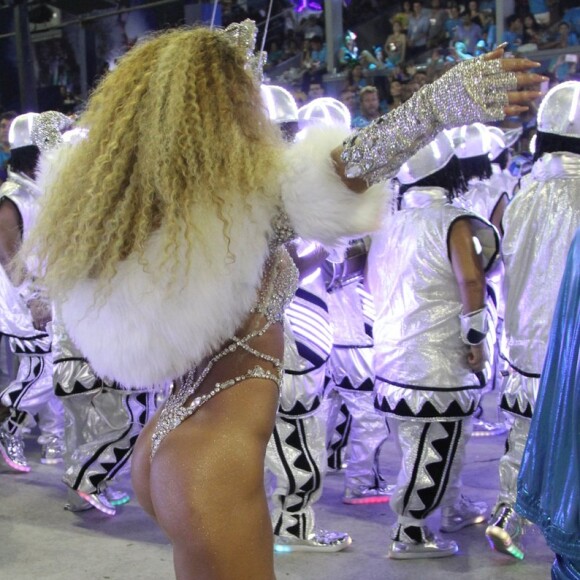 'Me emocionei muito durante o desfile. Não estava aqui em 1988, mas eu senti de pertinho essa emoção', afirmou Sabrina Sato