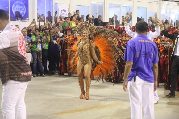 No enredo 'A Divina Comédia do Carnaval', Viviane Araújo representou Medusa no desfile do Salgueiro