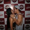 Biel troca beijos com modelo Duda Castro no Carnaval de Salvador nesta segunda-feira, dia 27 de fevereiro de 2017
