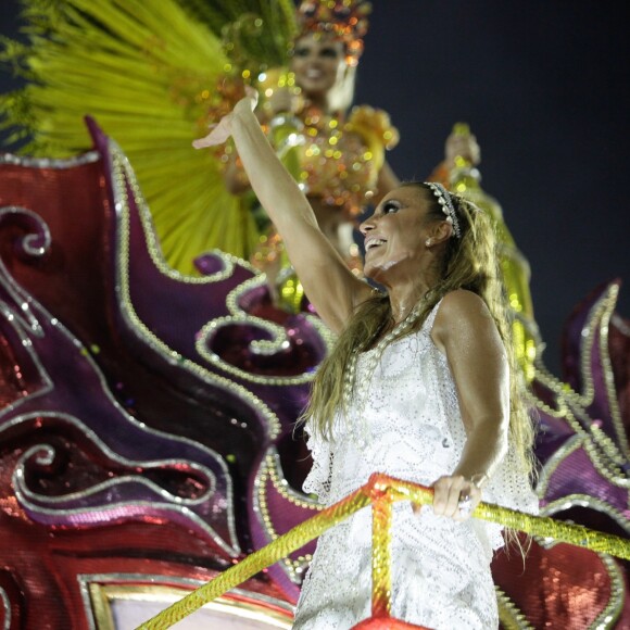 A cantora voltou para desfilar no último carro da Grande Rio