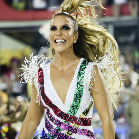 Ivete Sangalo incendiou o público da Sapucaí durante desfile da Grande Rio, na madrugada desta segunda-feira, 27 de fevereiro de 2017